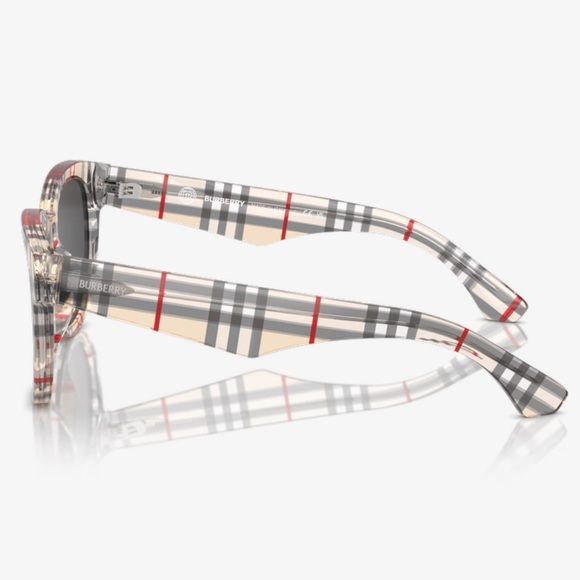 Burberry Sunglasses, New 240 - Picture 5 of 5